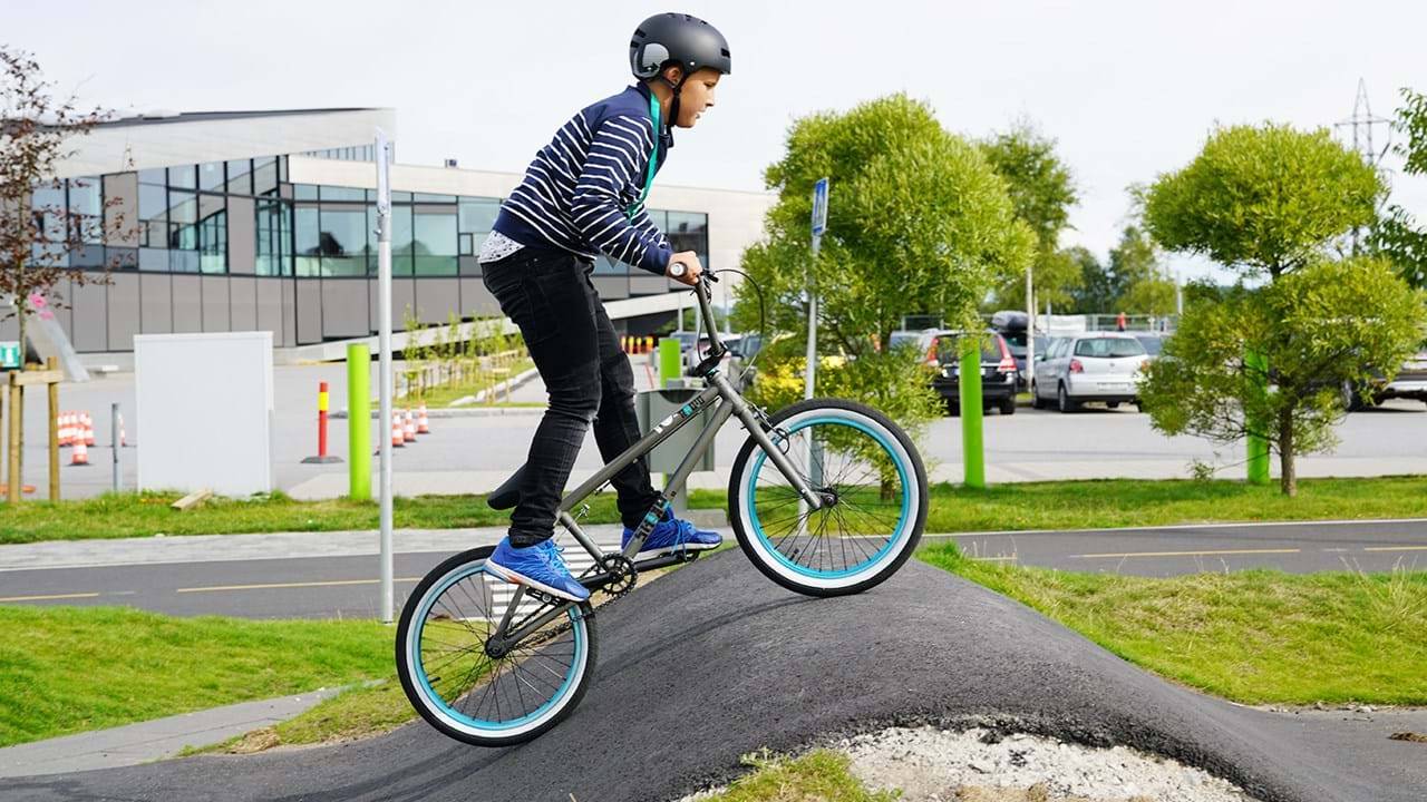 Fossilfri, gutt på sykkel i pump track