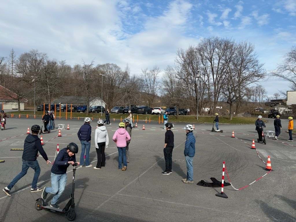 Photo 5962803565371788692 Y